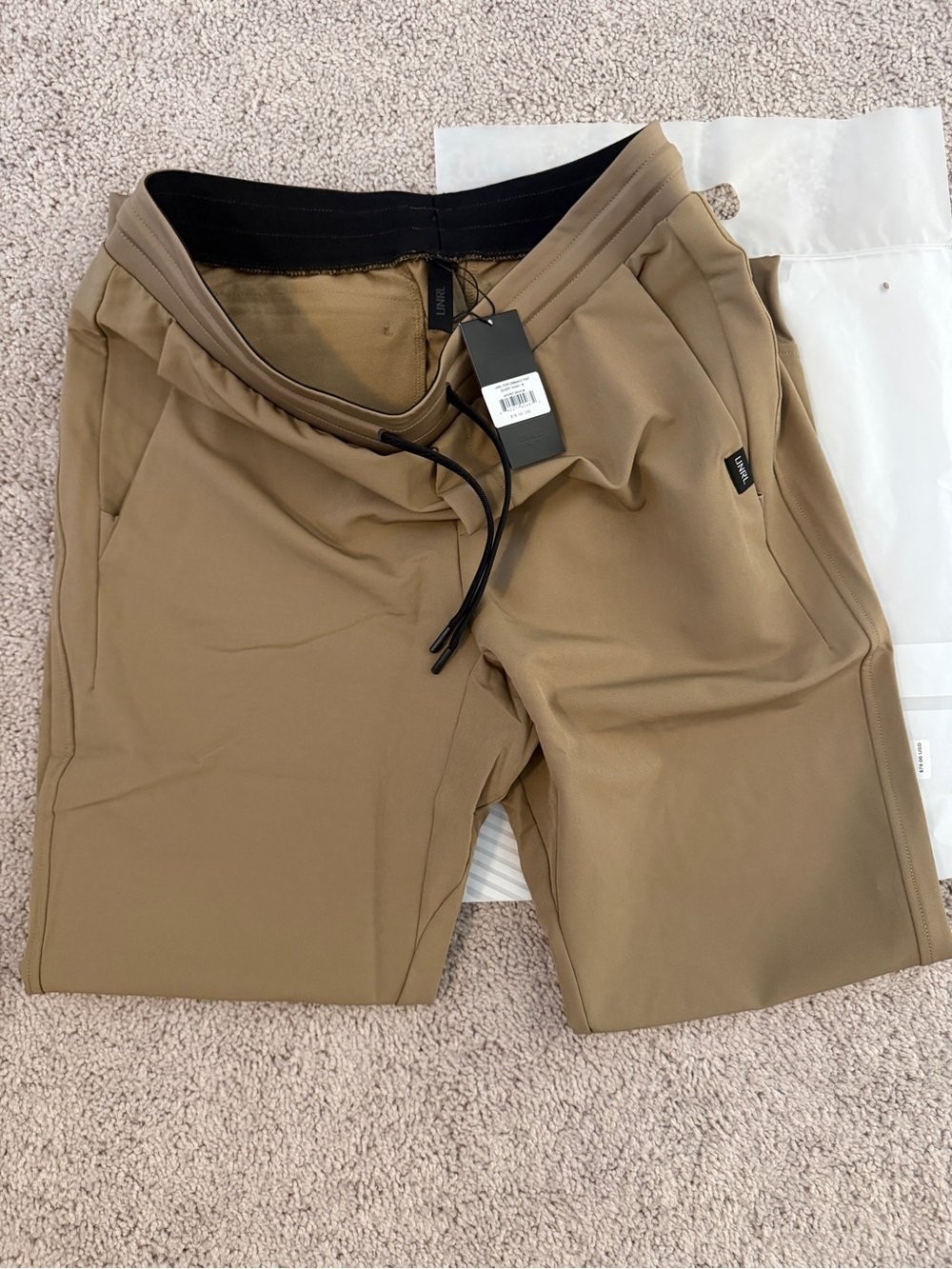 UNRL PERFORMANCE PANT- TAN